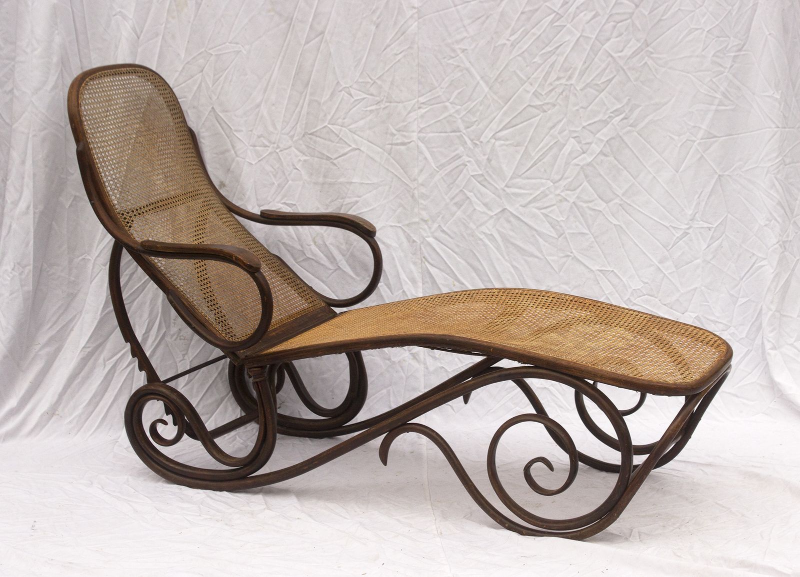 Antique Thonet Bentwood Reclining Daybed, Vienna Ca. 1900 – Adjustable Beechwood Lounge With Wicker Seat photo furniture