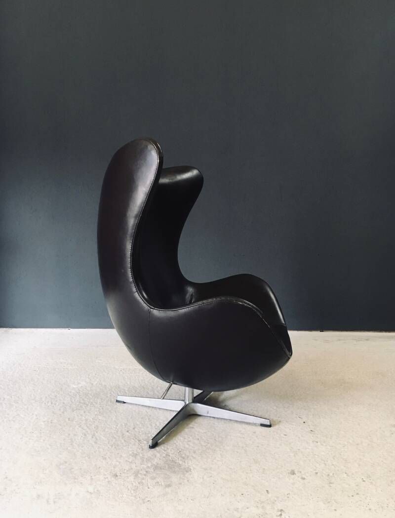 Mid Century Modern Scandinavische Design Leren Egg Chair Van Arne Jacobsen, Denemarken, Jaren 1970 photo vintage