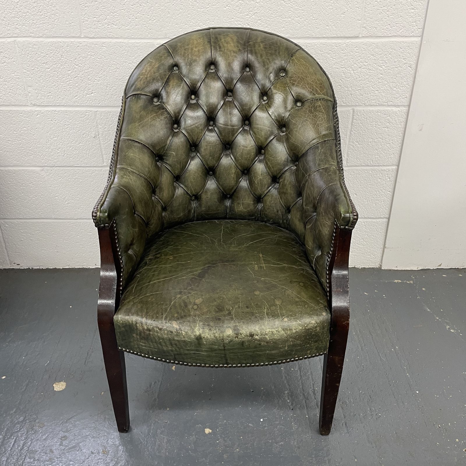 Georgian Style Dark Green Leather Buttoned Armchair photo furniture