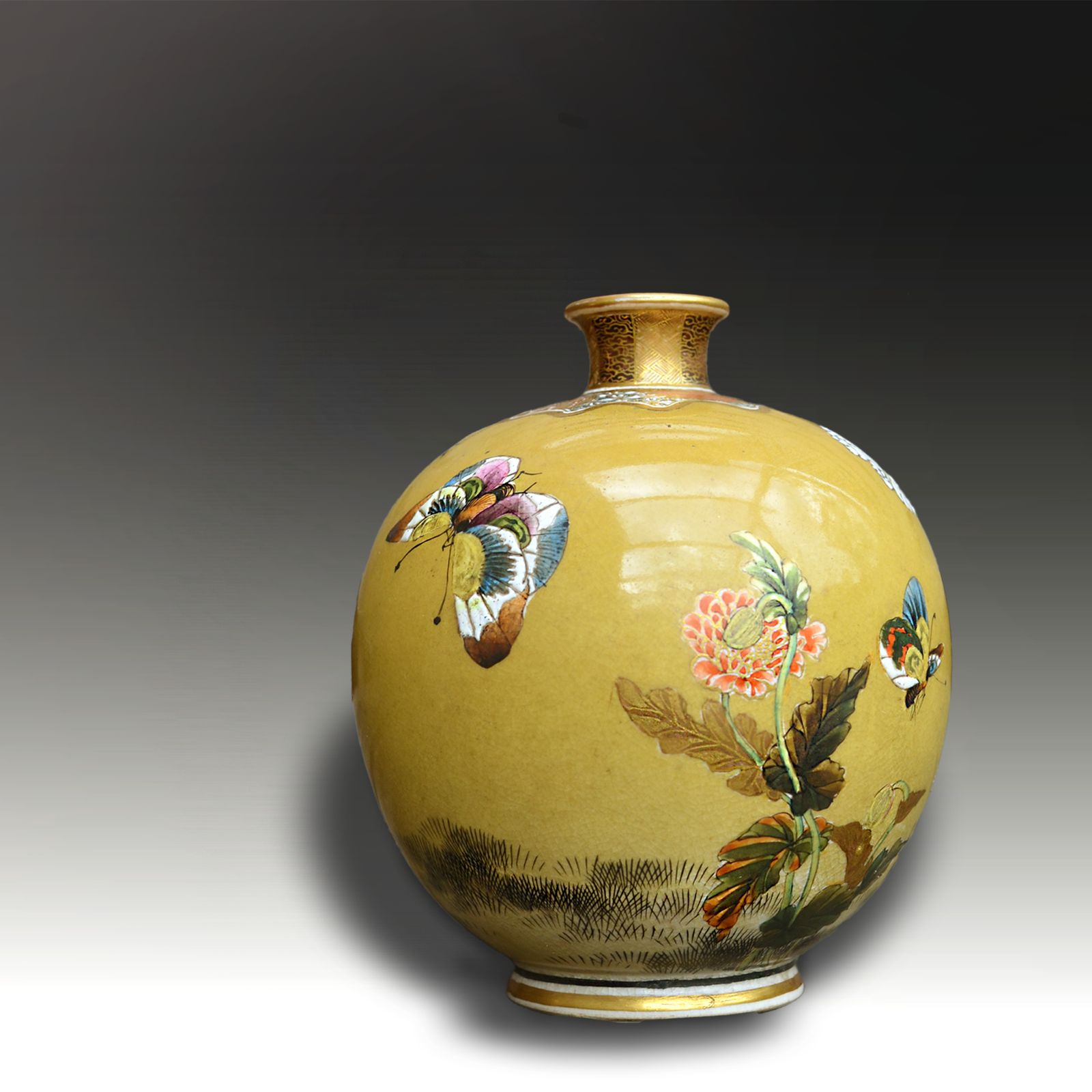 Antique Japanese Satsuma Vase By Taizan Yohei Ix. Rare And Magnificent Quality photo for sale