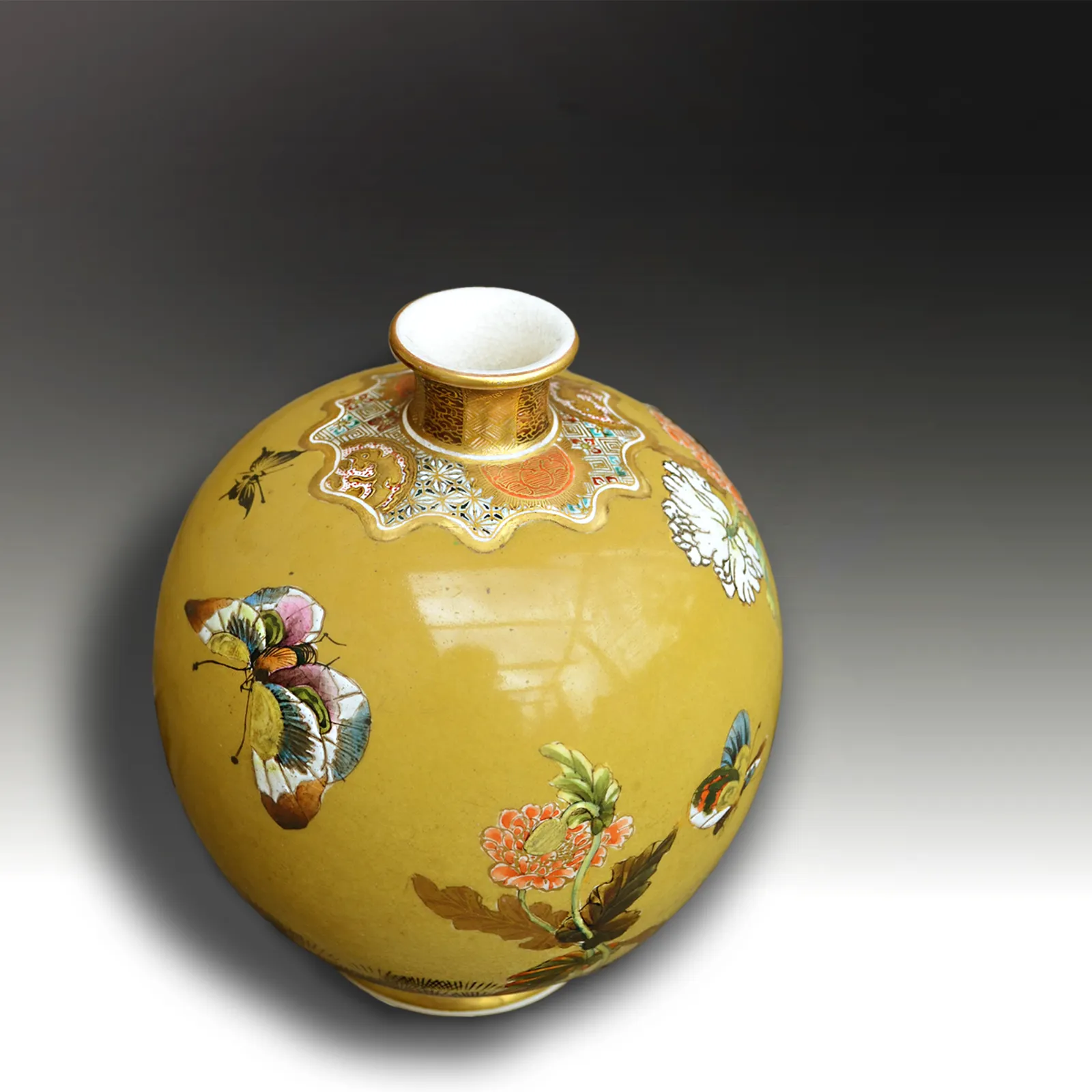 Antique Japanese Satsuma Vase By Taizan Yohei Ix. Rare And Magnificent Quality photo 1221.0