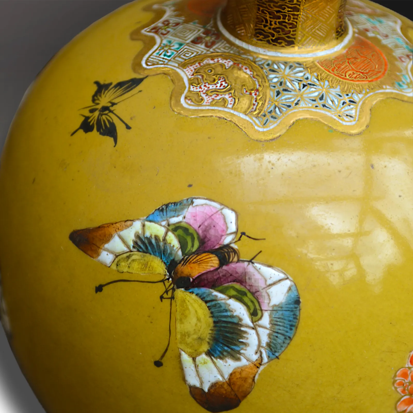 Antique Japanese Satsuma Vase By Taizan Yohei Ix. Rare And Magnificent Quality photo vinterior