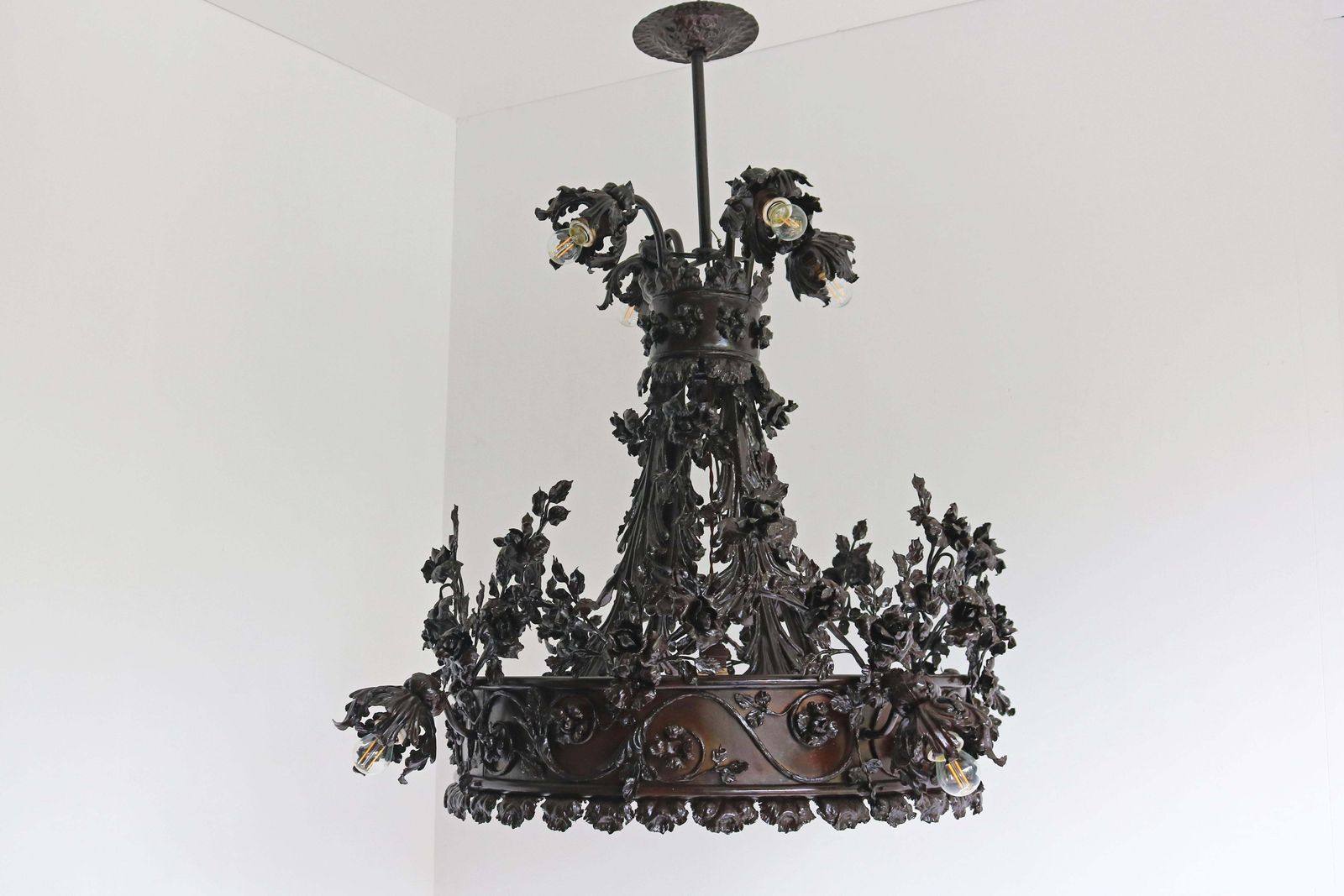 Monumentale Arts And Crafts Smeedijzeren Kroonluchter, Toegeschreven Aan Louis Van Boeckel photo vinterior
