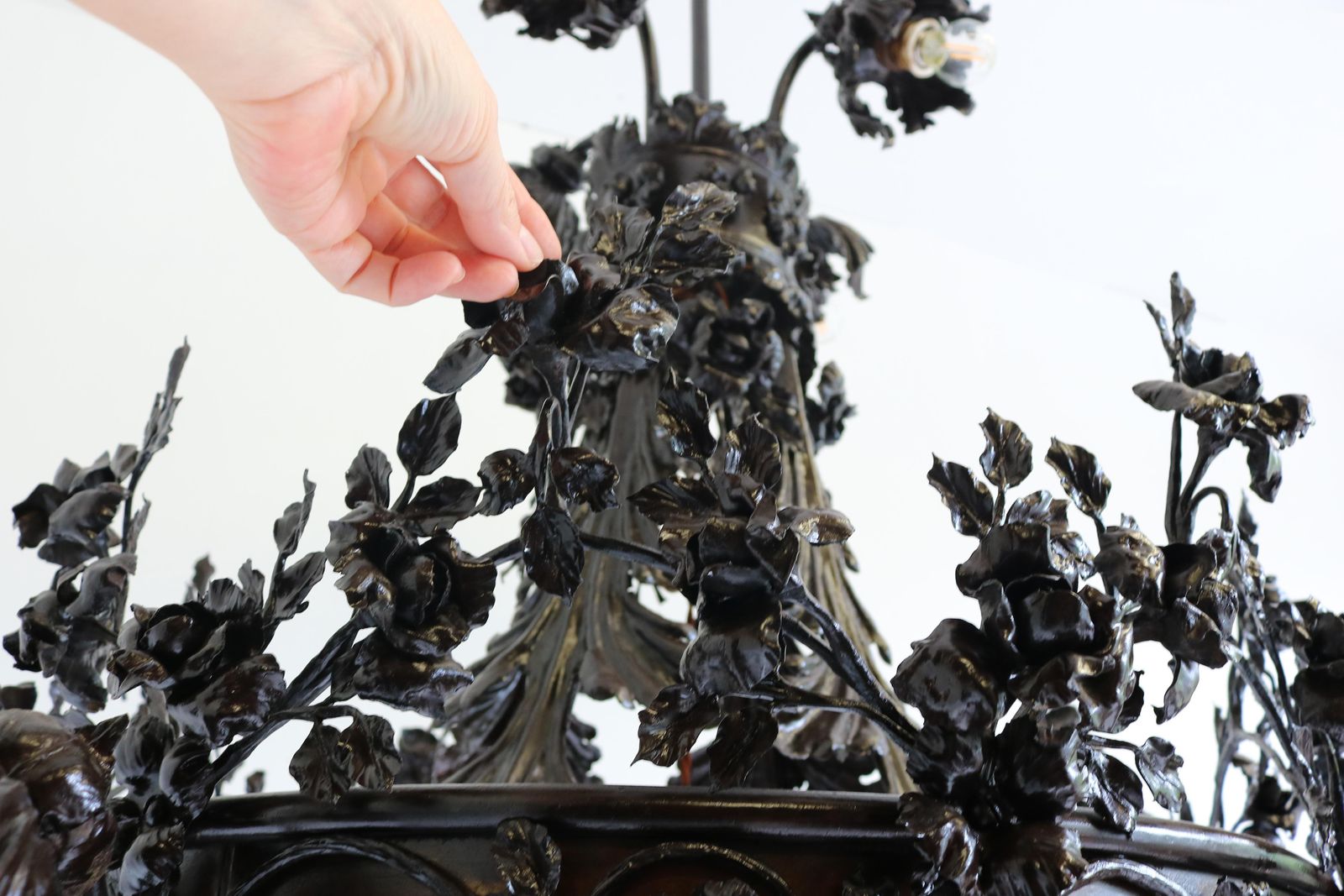 photo furniture Monumentale Arts And Crafts Smeedijzeren Kroonluchter, Toegeschreven Aan Louis Van Boeckel