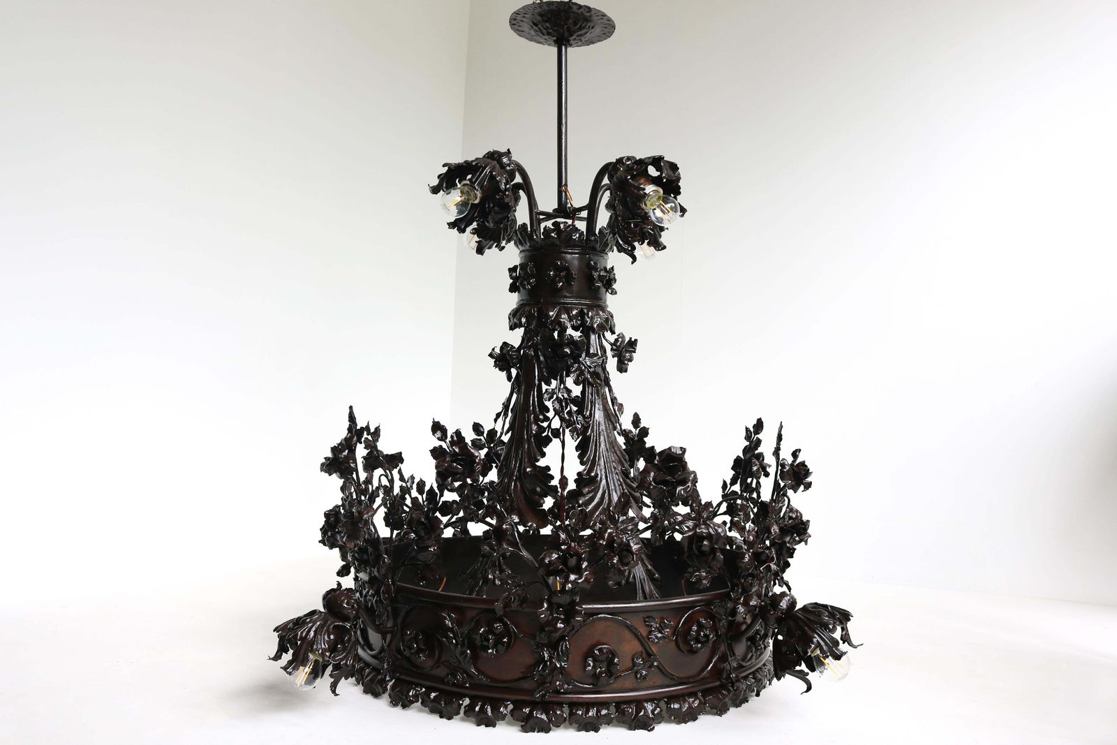 photo for sale Monumentale Arts And Crafts Smeedijzeren Kroonluchter, Toegeschreven Aan Louis Van Boeckel
