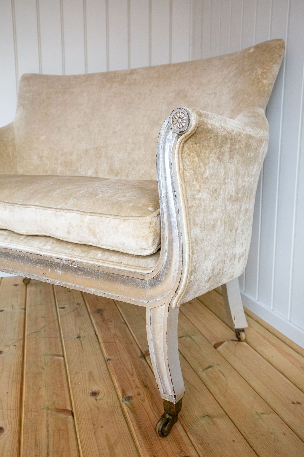 photo vintage French Restauration Period Sofa 2 Seater Luxury Champagne Crushed Velvet Biedermeier Charles X Restoration Period Antique Silver Sleigh Scrolled 1830