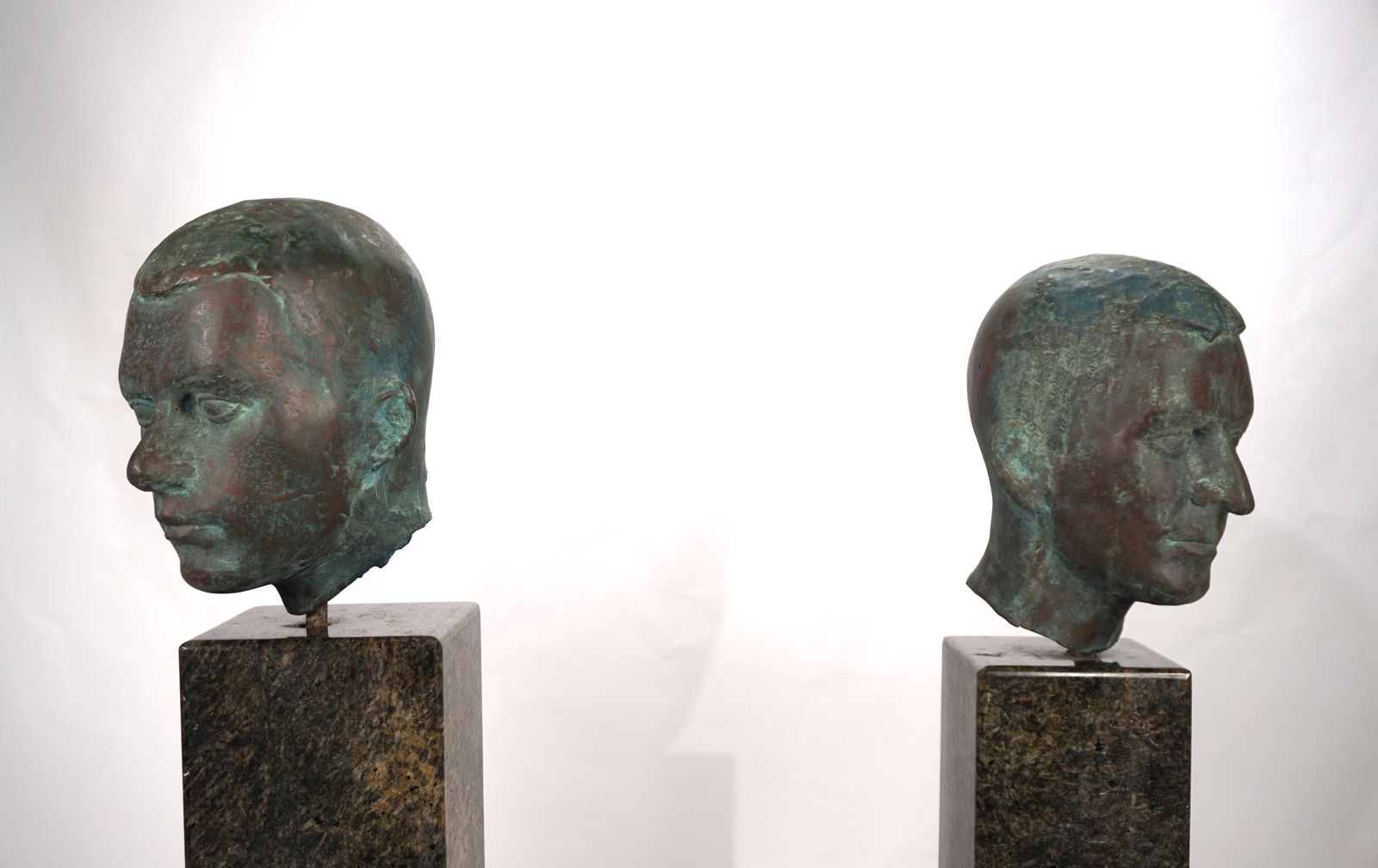 Set Of Two Bronze Busts On Granite Steles By A Student Of Georg Kolbe, 1925 photo vinterior