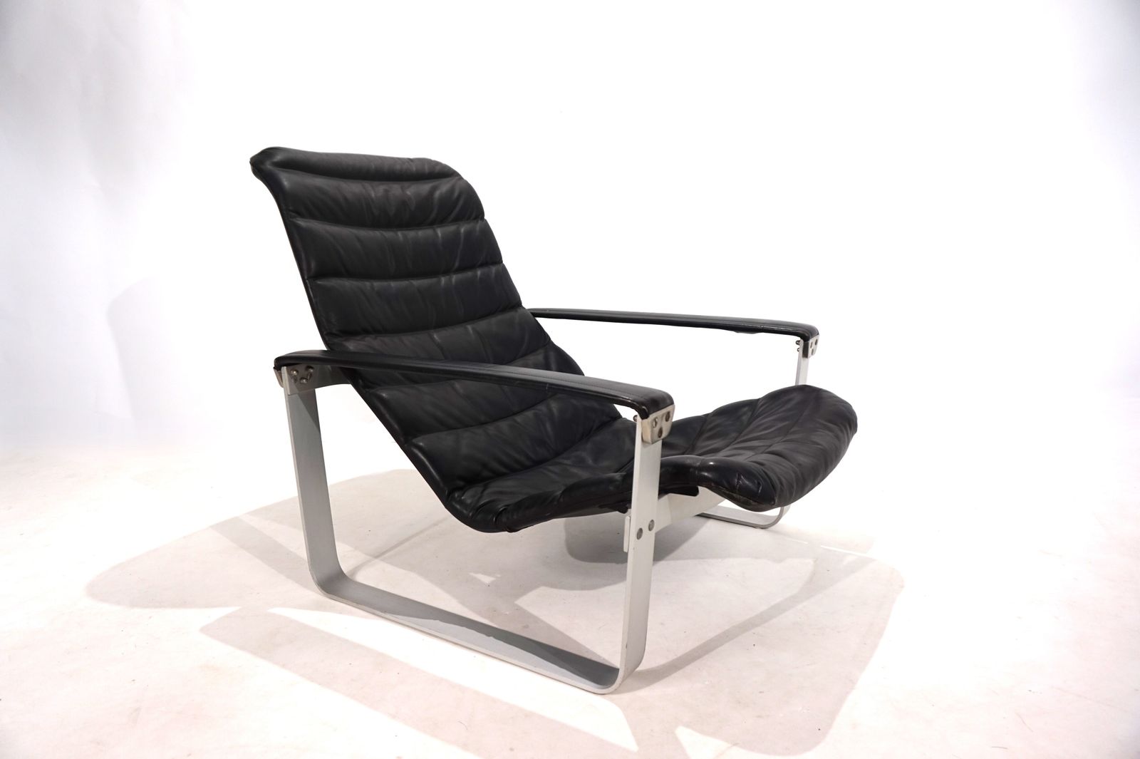 photo furniture Asko Pulkka Leather Lounge Chair By Ilmari Lappalainen, 1960