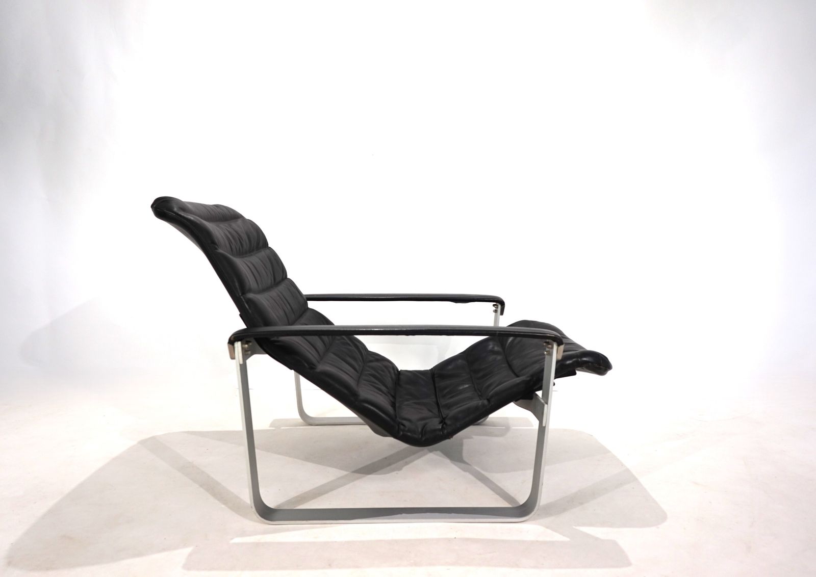 photo vintage Asko Pulkka Leather Lounge Chair By Ilmari Lappalainen, 1960