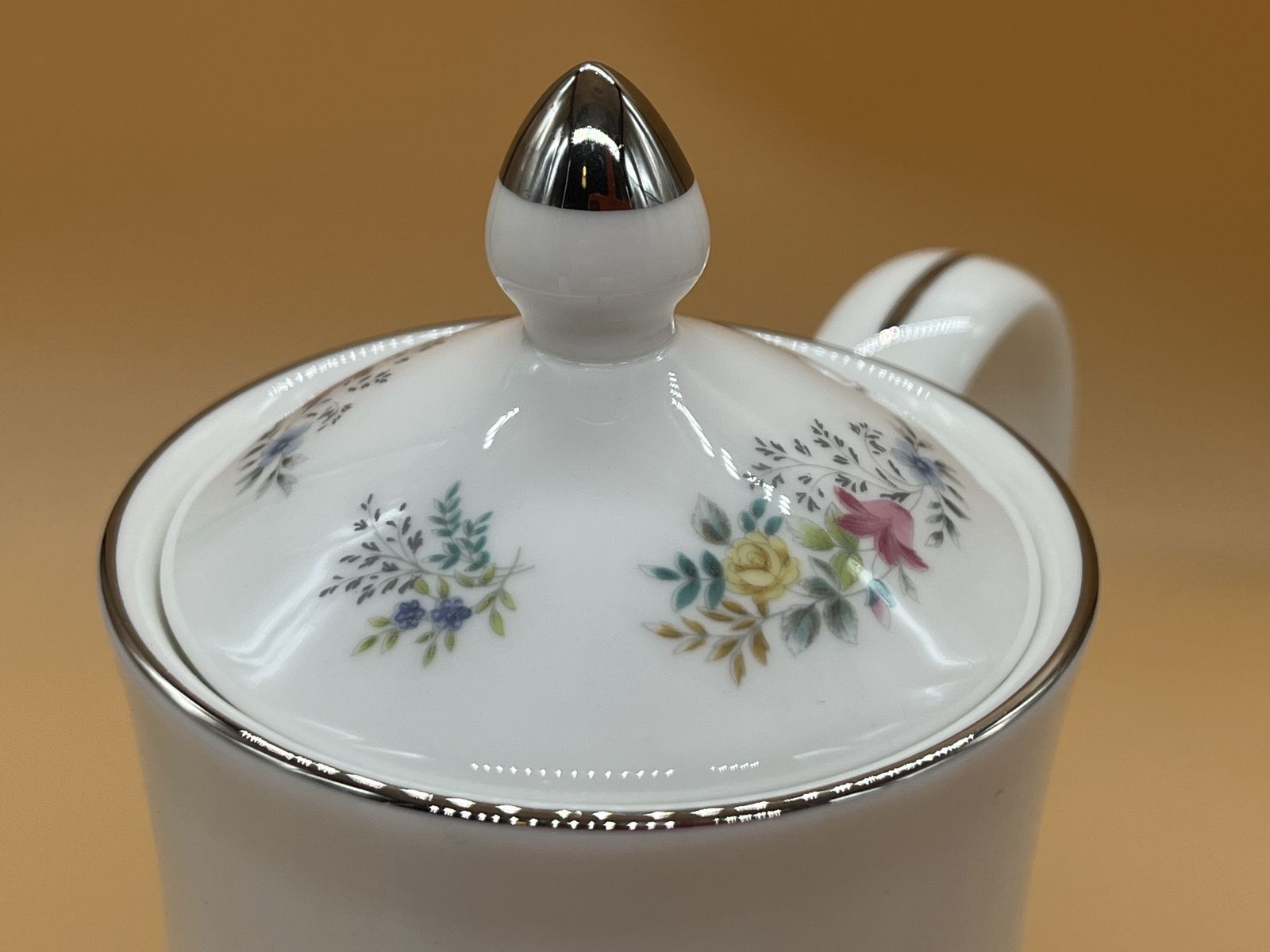 photo furniture Large Vintage Wedgwood China Aspen Design Coffee Pot. R4542.