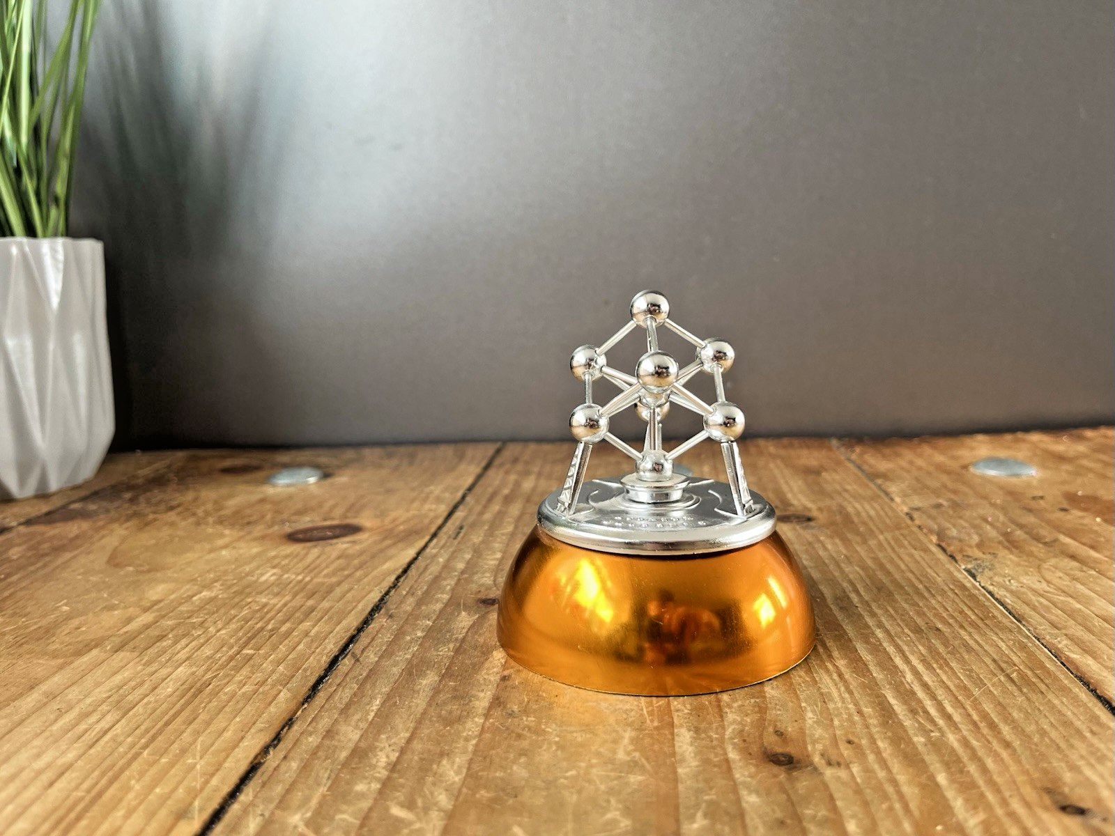 Vintage Worlds Fair Atomium Brussels Atomic Space Age Molecule Desk Paperweight
