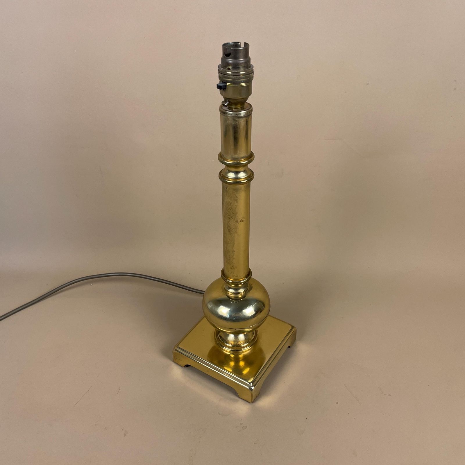 Antique Metal Gold Brass Lamp Light Ornate Vintage Square Base Pattern Bedside Side Desk 4 Feet Column Regency Classic photo furniture