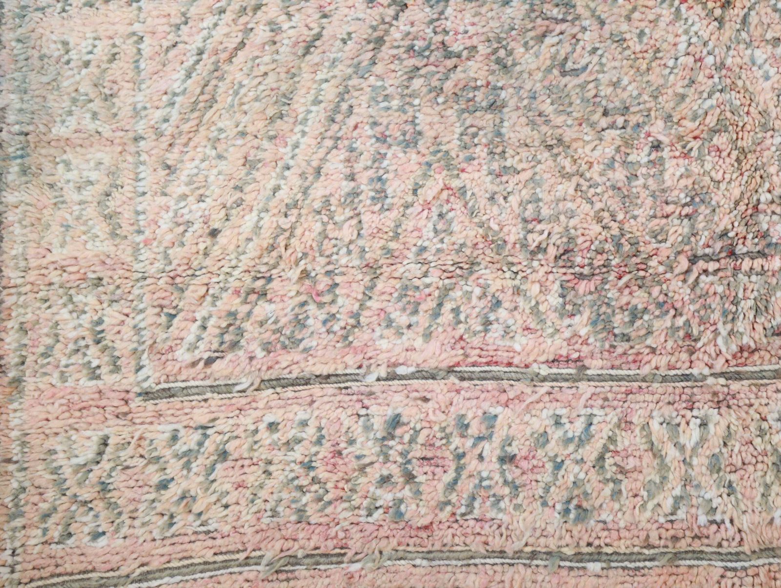 photo for sale Issem Vintage Moroccan Rug 6'8" X9'6"