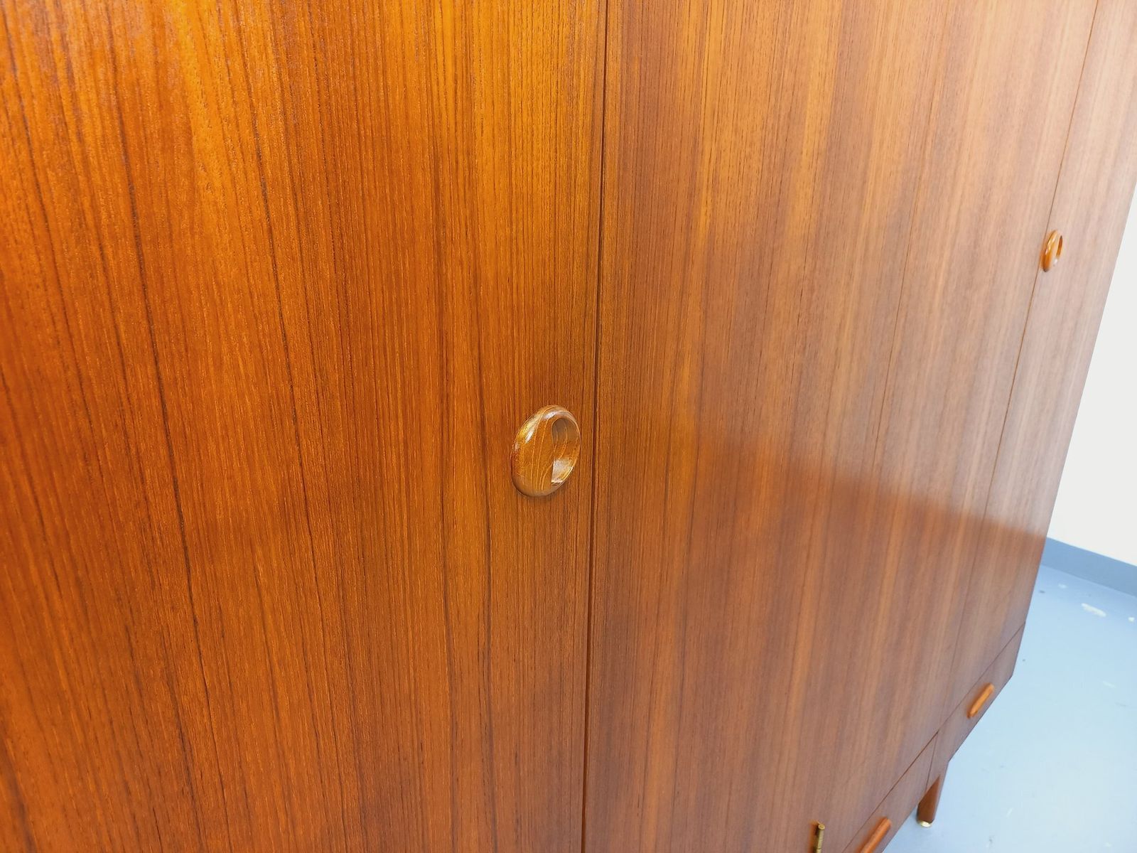 Scandinavian Wardrobe With 4 Teak Doors photo vinterior
