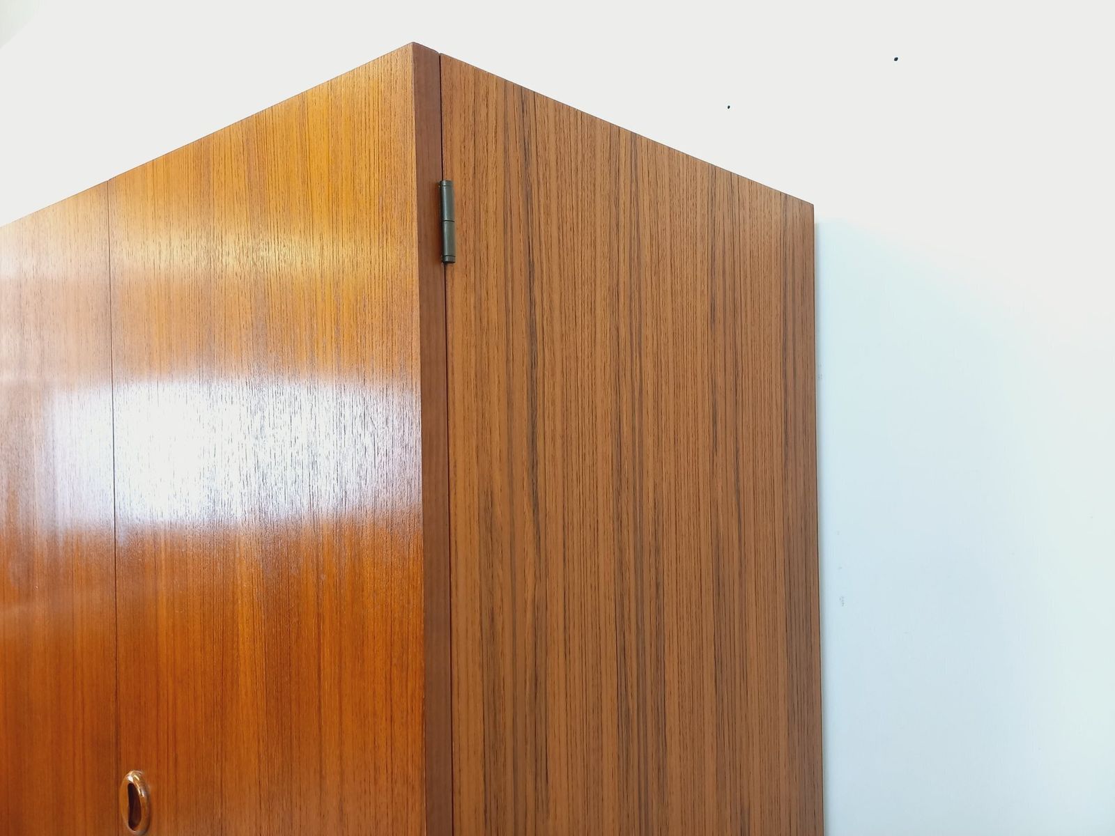 photo furniture Scandinavian Wardrobe With 4 Teak Doors