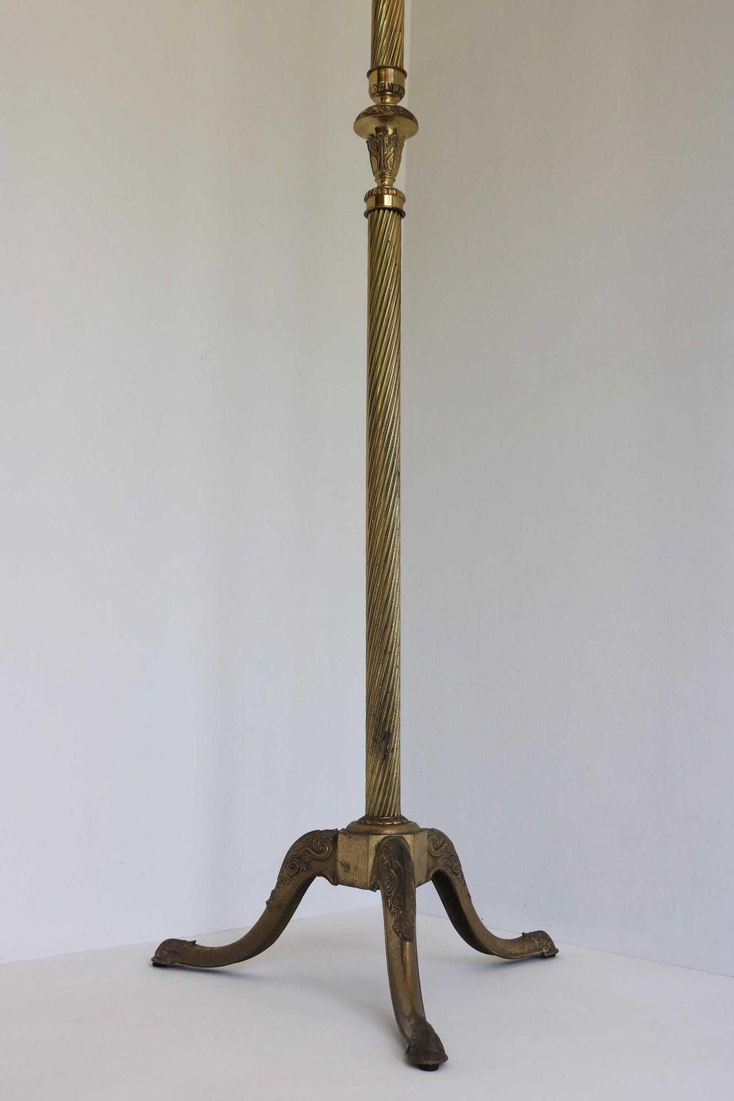 Mid Century Ornate Brass Free Standing Hall Tree – 1960s Italian Vintage Golden Coat Rack Entryway Antique Style Twisted Column photo vintage