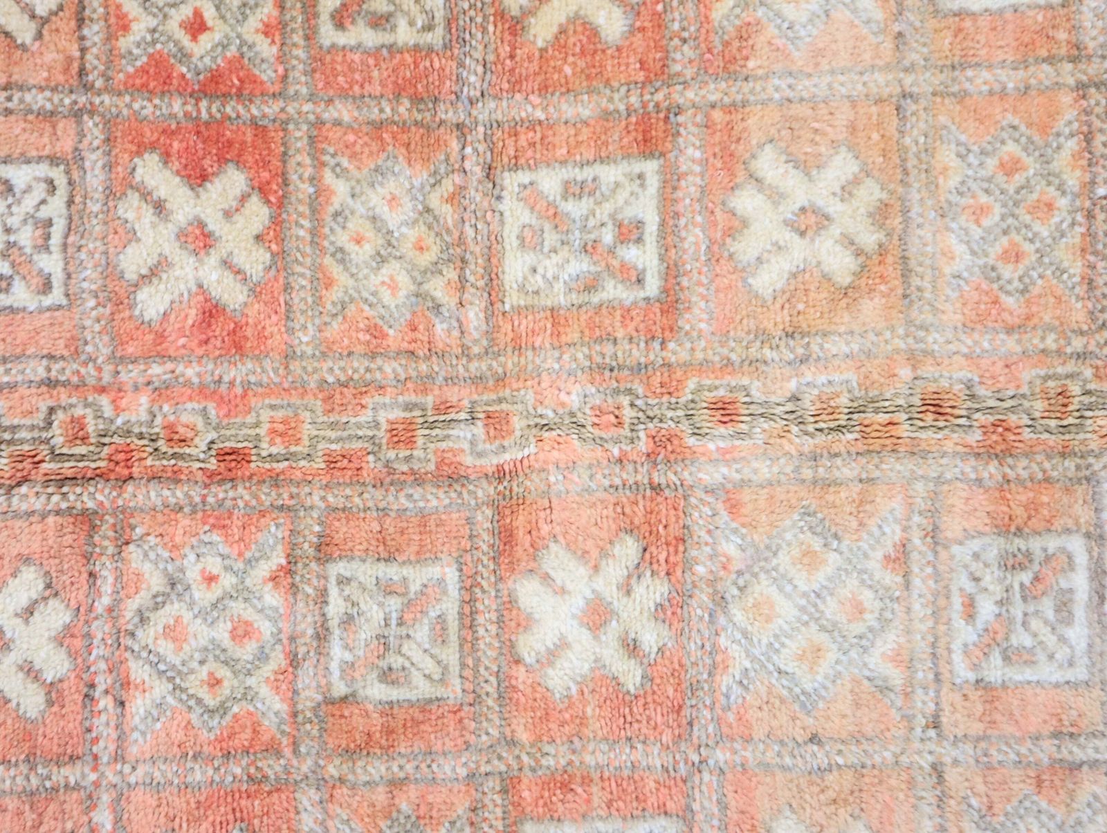 Textiles Yalouz Vintage Moroccan Rug 4'1" X 5'3" photo