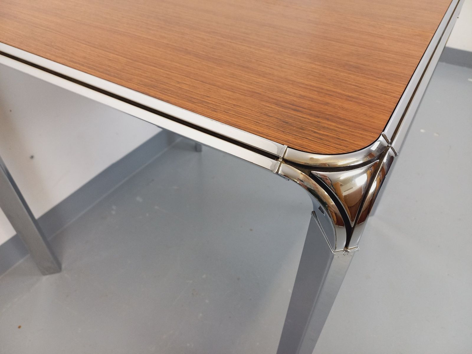 Pierre Paulin Square Table In Rosewood And Chrome Metal photo buy
