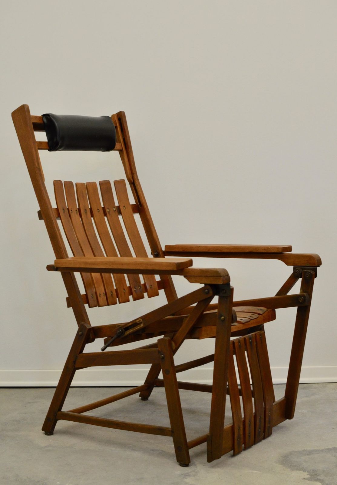 Exclusive: Siesta Medizinal By Hans And Wassili Luckhardt For Thonet, 1930s photo Furniture