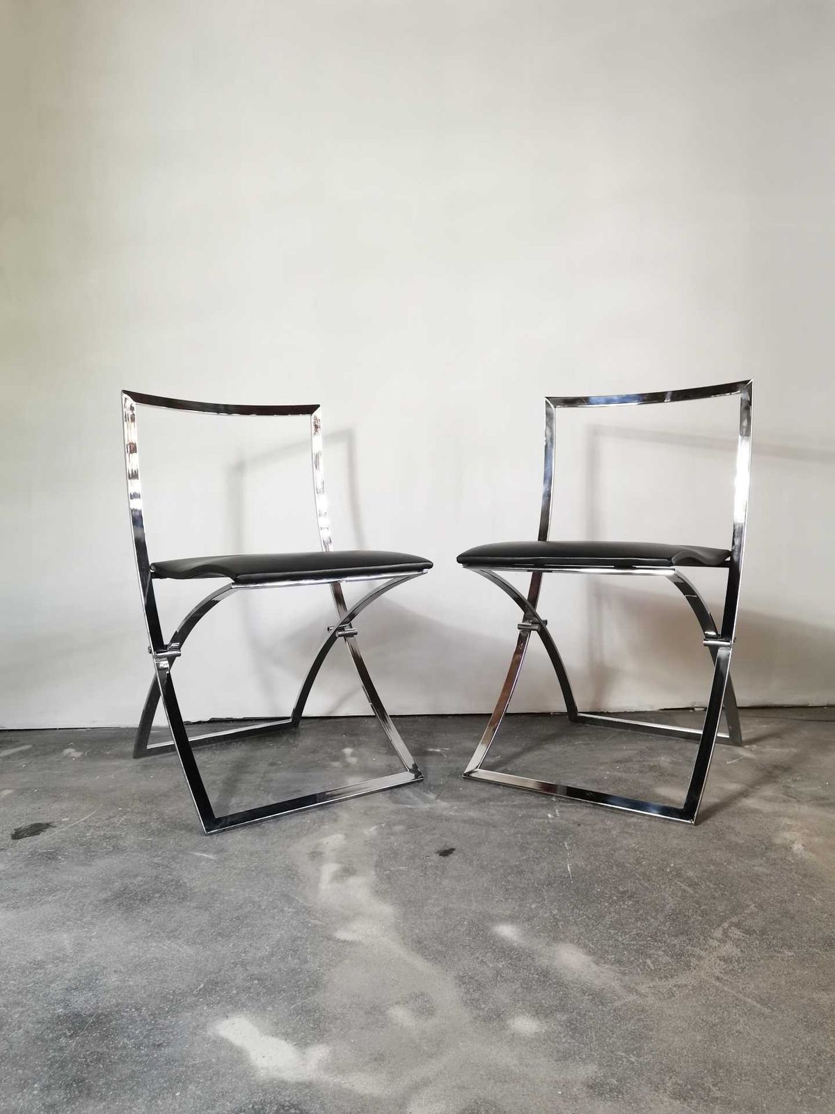 photo furniture Marcello Cuneo, Model “Luisa”, 1970s Set Of 4 Dining Chairs