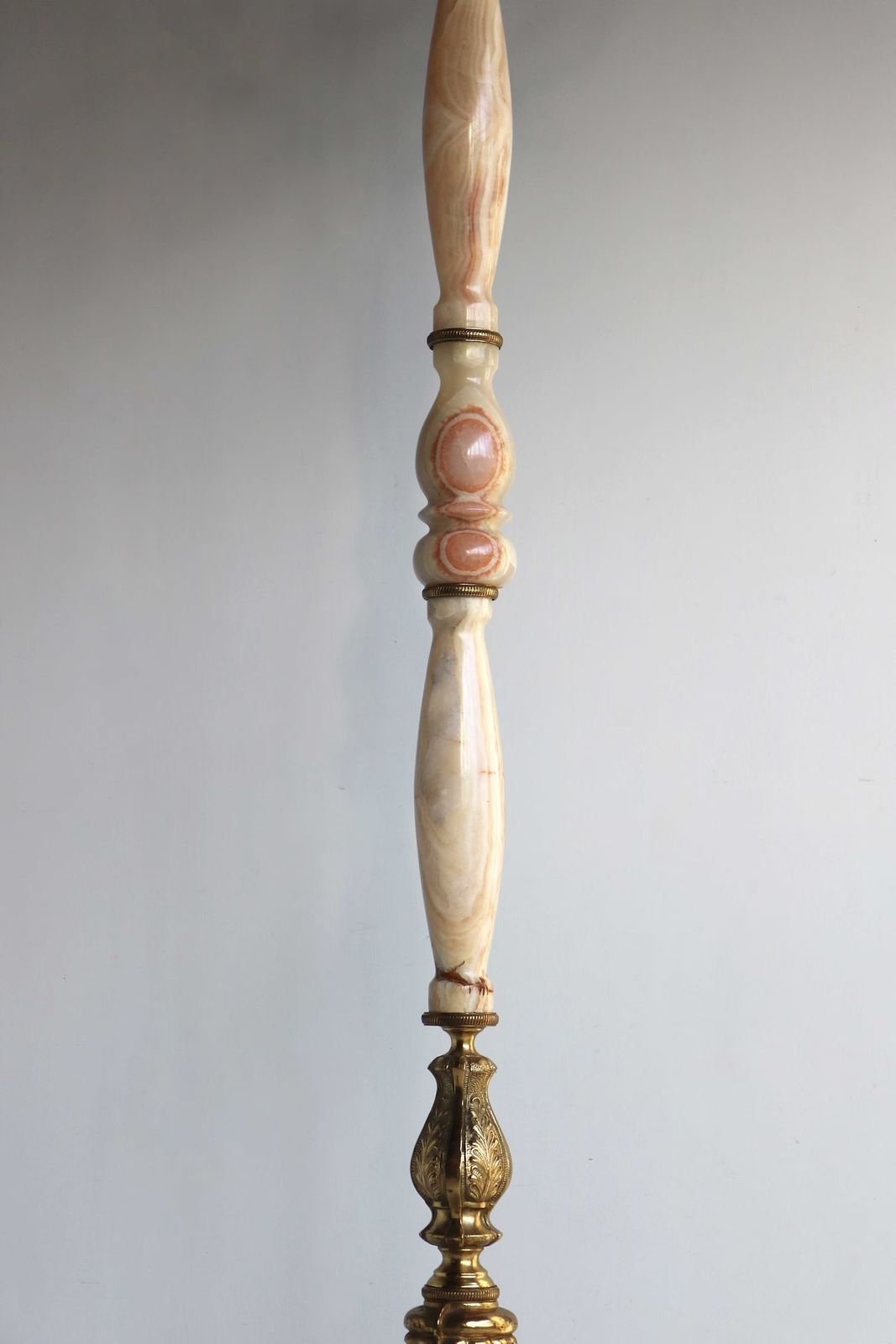 Italian Ornate Brass & Round Onyx Marble Coat Hat Rack Hall Tree Floor Stand Hollywood Regengy Vintage Eyecatcher Classic 1950 1960 photo vintage