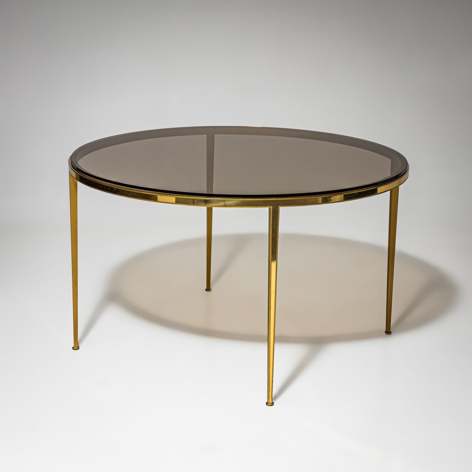 Ronde Salontafel Van Messing En Rookglas, Vermoedelijk Italië, Eind 20e Eeuw