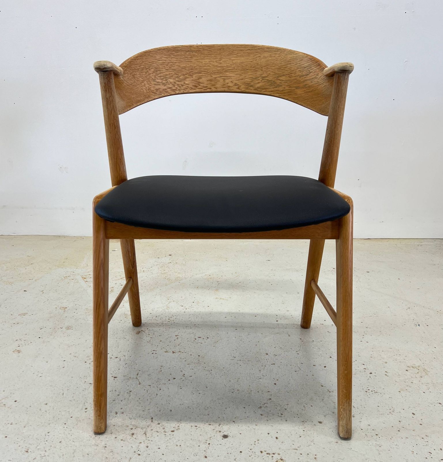 photo vinterior Kai Kristiansen Model 32 Dining Chairs, Korup Møbelfabrik.