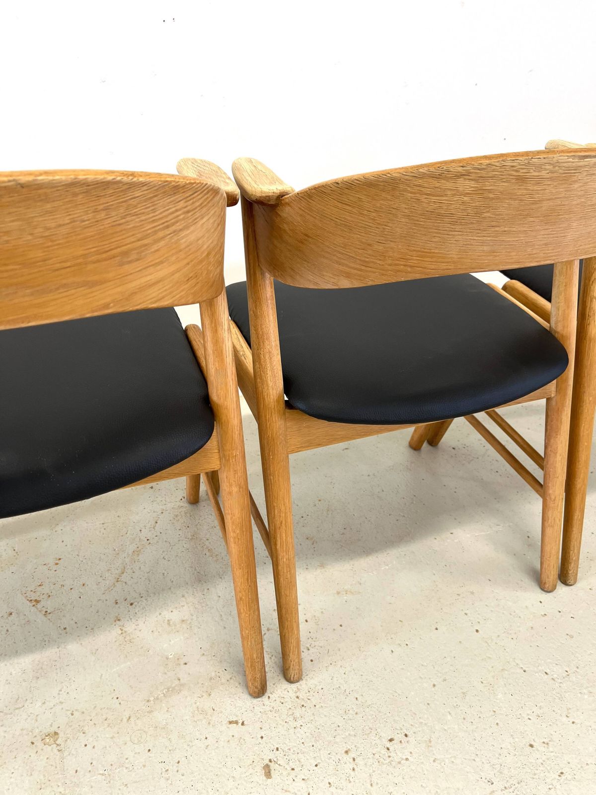 photo vintage Kai Kristiansen Model 32 Dining Chairs, Korup Møbelfabrik.