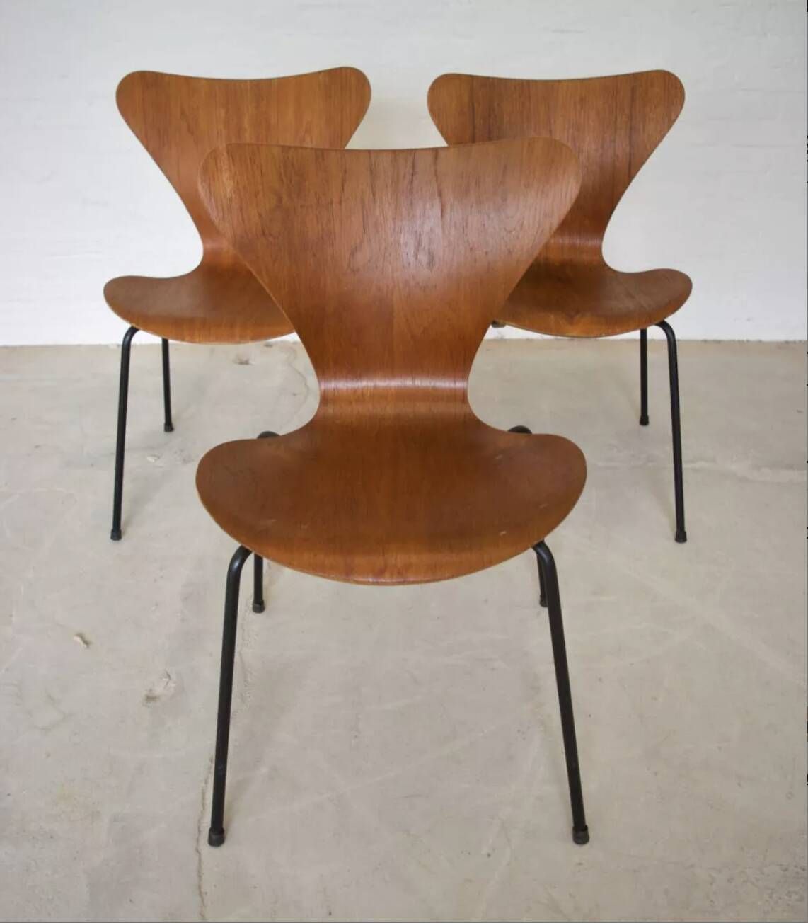Furniture Model 3107 Dining Chairs In Teak By Arne Jacobsen For Fritz Hansen. photo