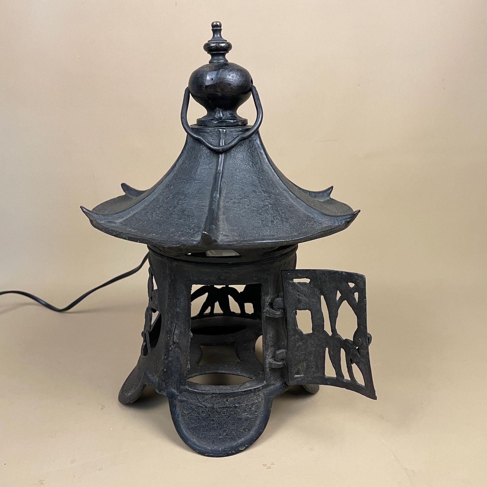 Vintage Japanese Pagoda Lantern Oriental Lamp Cast Metal Asian Style Garden Light Decor Mid Century Indoor Outdoor Lighting Home Accent Lamp photo 345.0