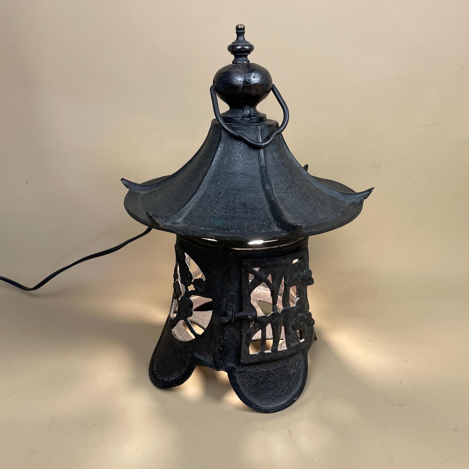 Vintage Japanese Pagoda Lantern Oriental Lamp Cast Metal Asian Style Garden Light Decor Mid Century Indoor Outdoor Lighting Home Accent Lamp photo buy