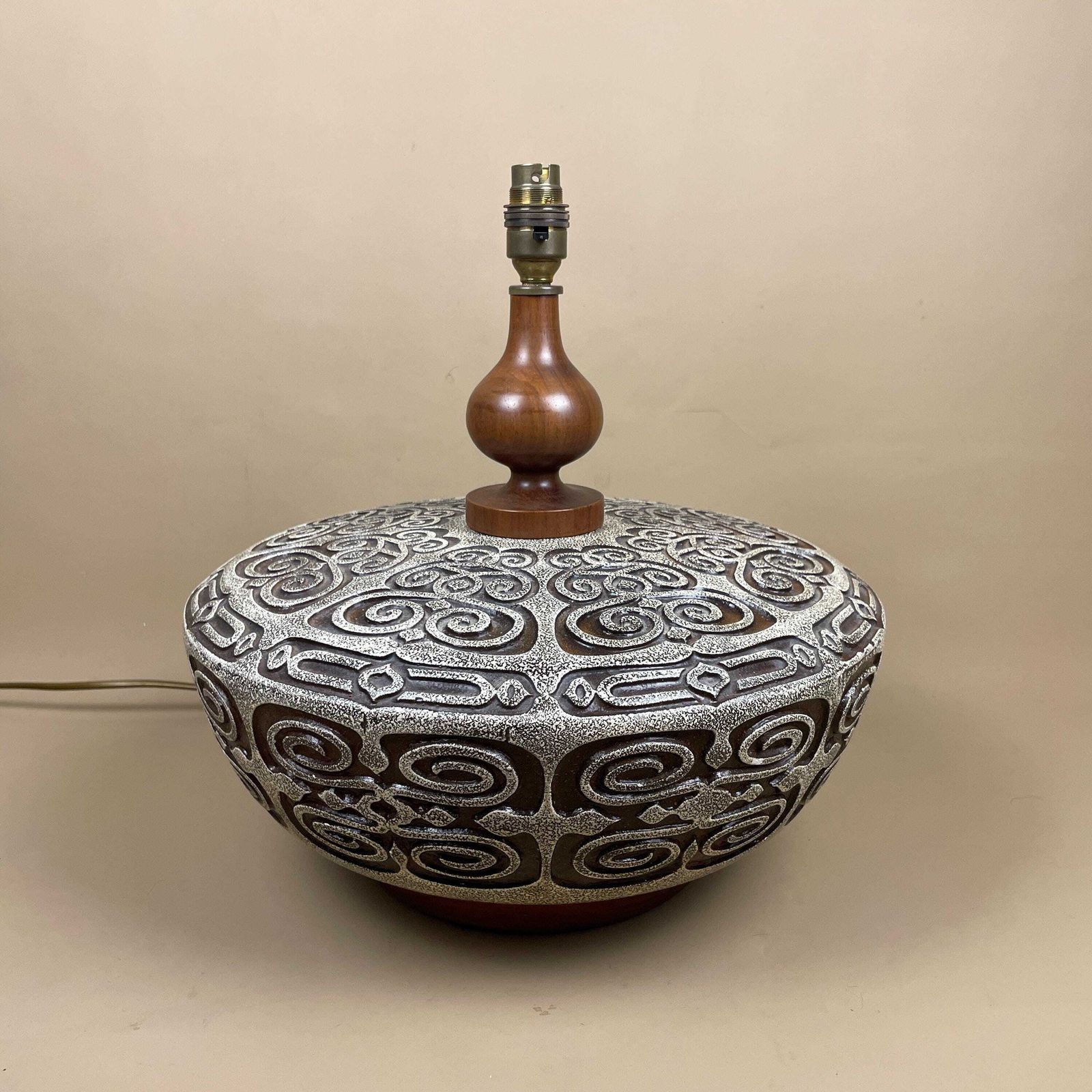 Vintage Ceramic Patterned Brown Pottery Lamp Bedside Table Light Vase Retro Cottage Antique Pattern Wooden Large Wood Statement Classic