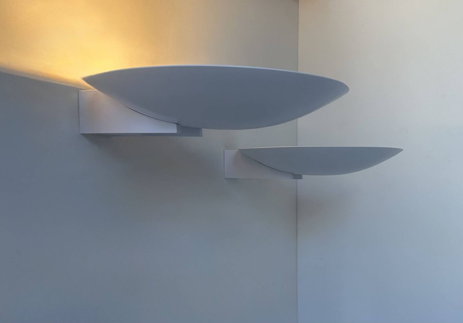 Pair Of Vintage Modernist Disderot Wall Lights In White Lacquered Metal, France, photo 521.0
