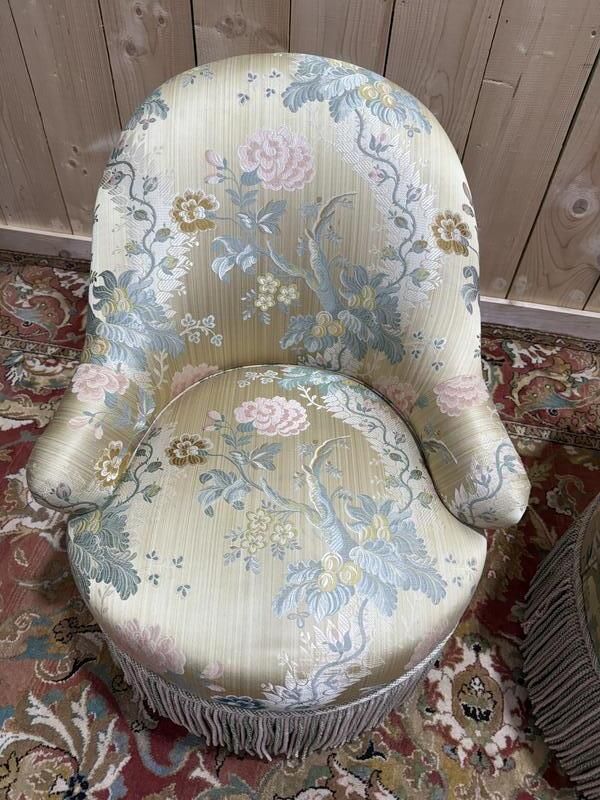 Paire De Fauteuils Crapaud De Style Napoléon III En Soierie photo furniture