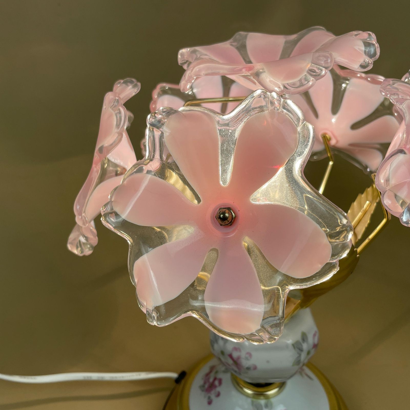 Vintage Gold Lamp Pink Glass 3d Floral Pattern Shades Table Lamp Ornate Intricate Detail Metal Side Light Ceramic Base Flowers Brass photo vintage