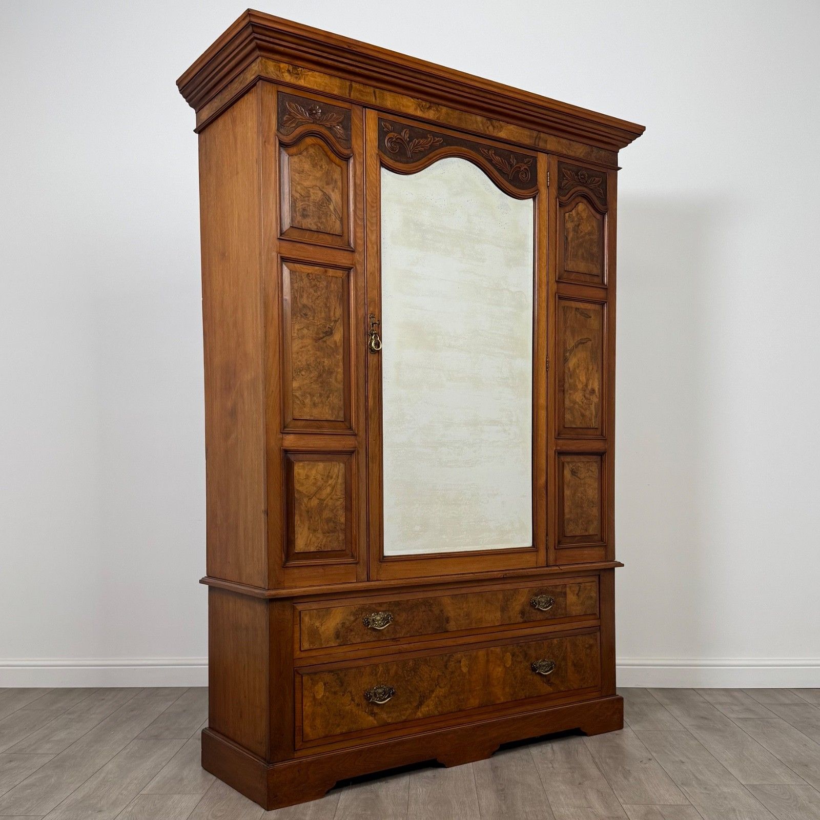 photo furniture Antique 19th Century Good Quality Wardrobe In Burr Walnut