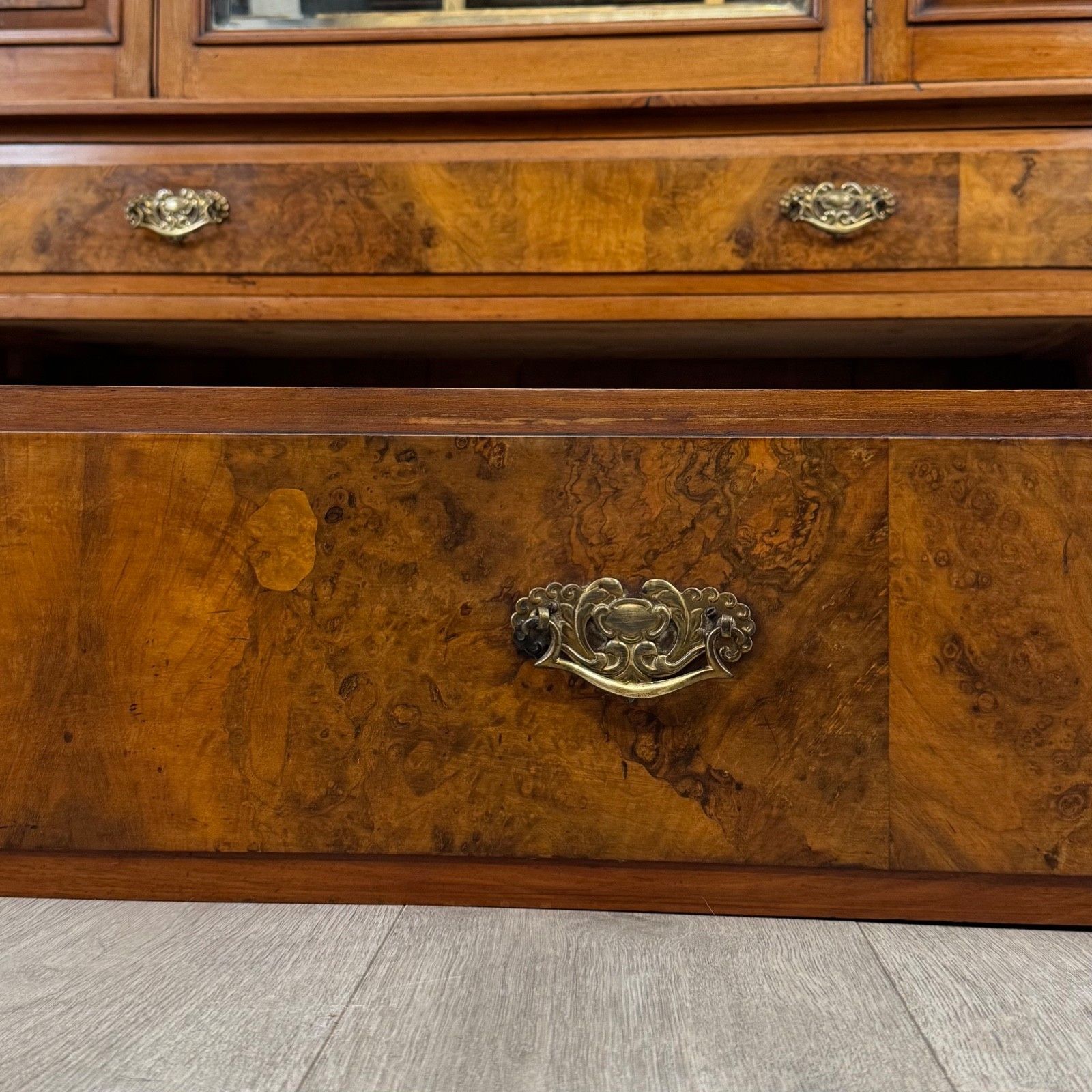 Furniture Antique 19th Century Good Quality Wardrobe In Burr Walnut photo