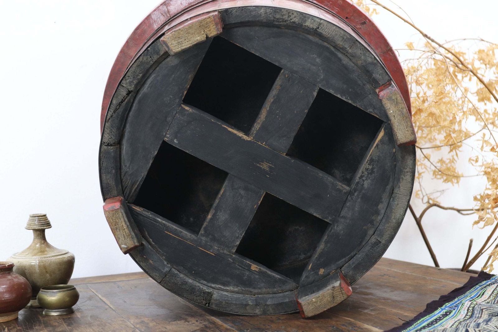 photo furniture Late 19th Century Chinese Red Lacquered Wash Bowl (3)