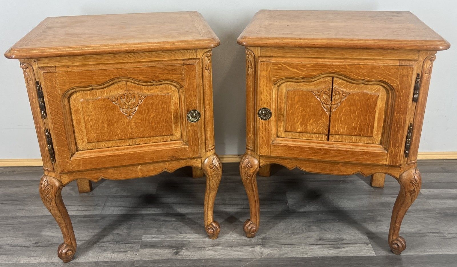 Pair Of Bedside Tables Vintage French Louis Oak  Nightstands Cabinets Lot 4235