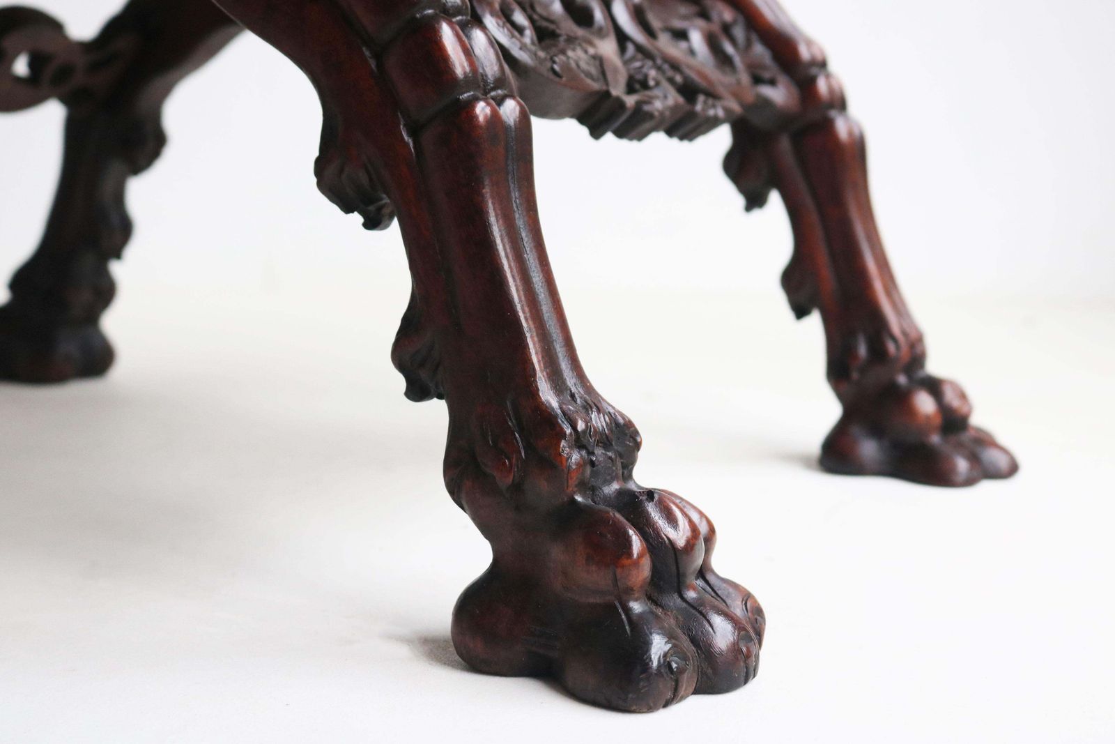 photo furniture Zeldzaam Paar Gothic Revival Krukken Van Victor Aimone, 19e Eeuw, Leeuwenkoppen, Eiken
