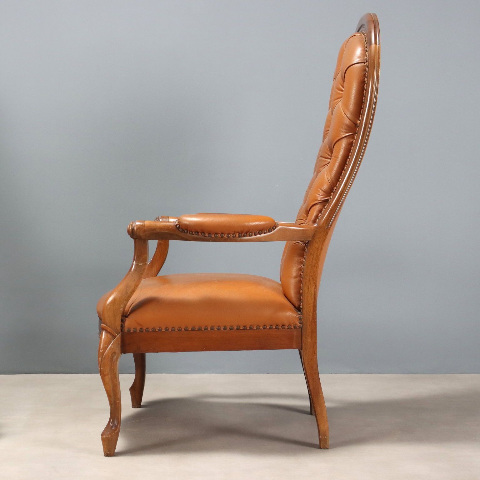 photo furniture Antique Armchairs Walnut Leather Italy XX Century