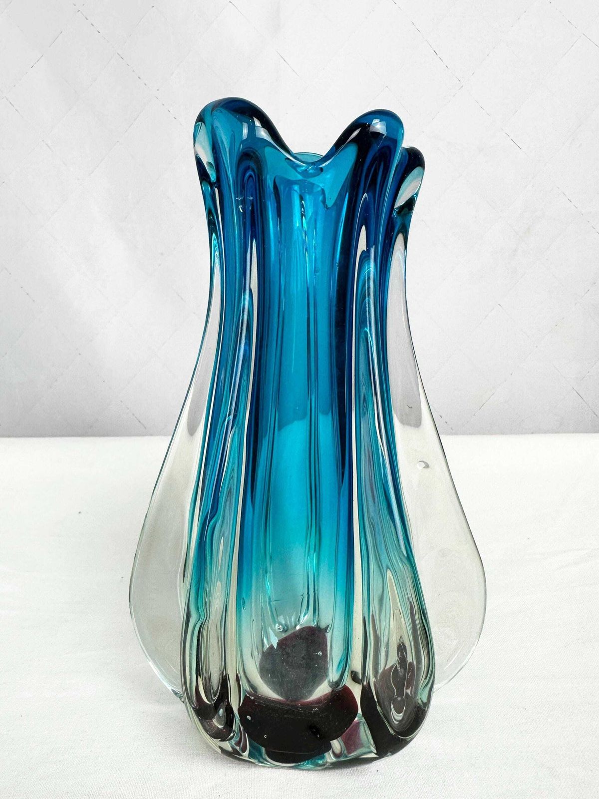 Stunning Chřibská Glassworks Sommerso Czech Art Glass Vase In Turquoise Blue And Deep Red photo for sale