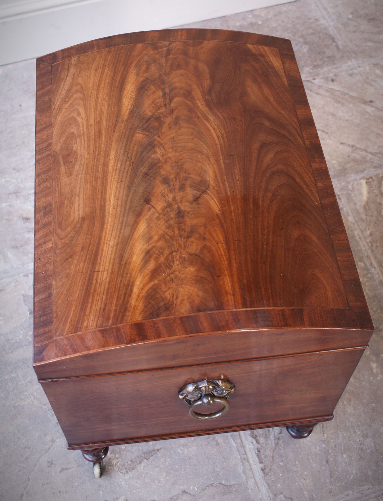 photo furniture Early 19th Century Regency Mahogany Wine Cooler Cellarette.
