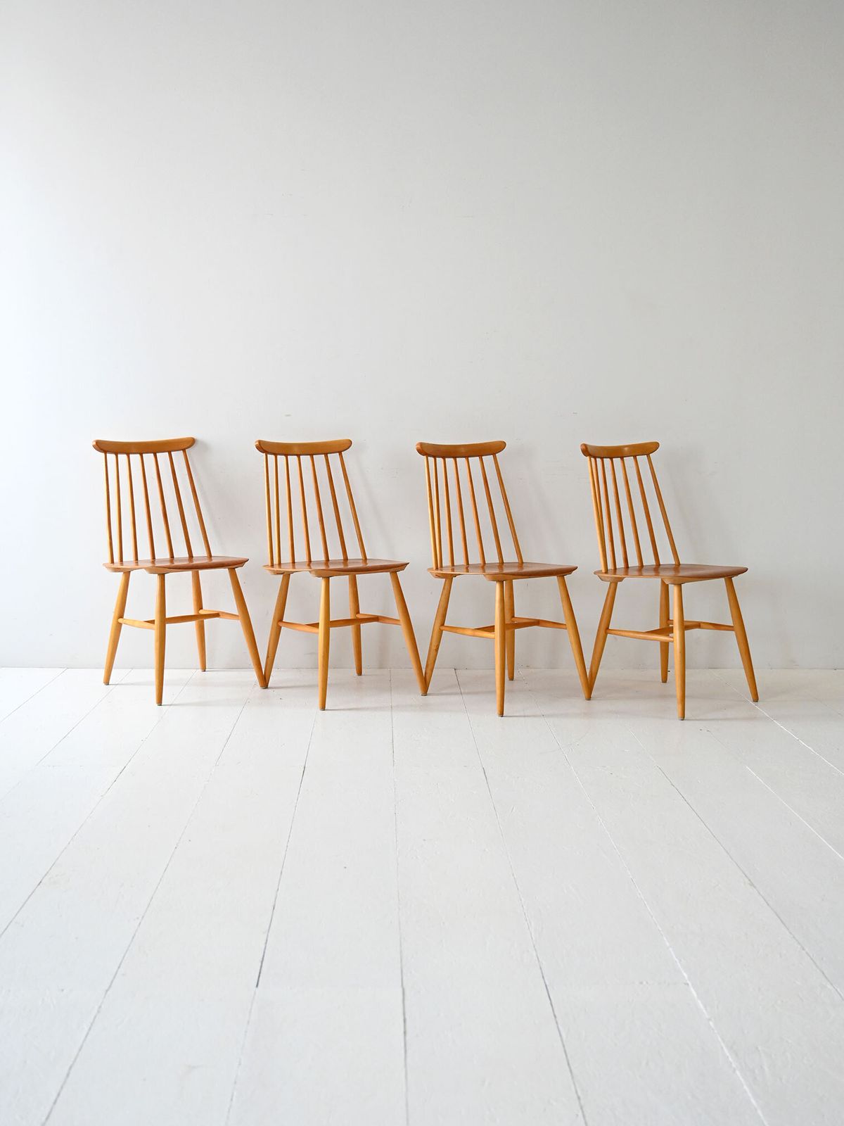 Set Van 4 Scandinavische Fanett Stoelen Van Ilmari Tapiovaara photo furniture