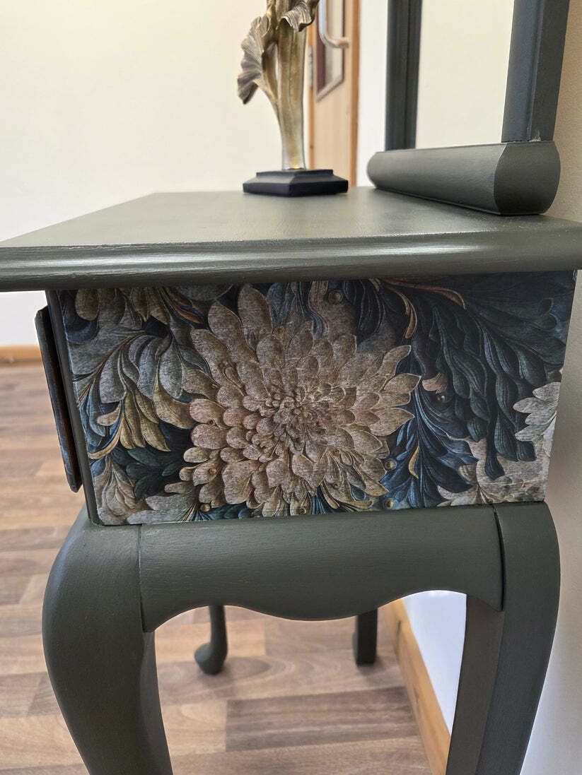 Queen Anne Legged Mirrored Hall Table photo vinterior