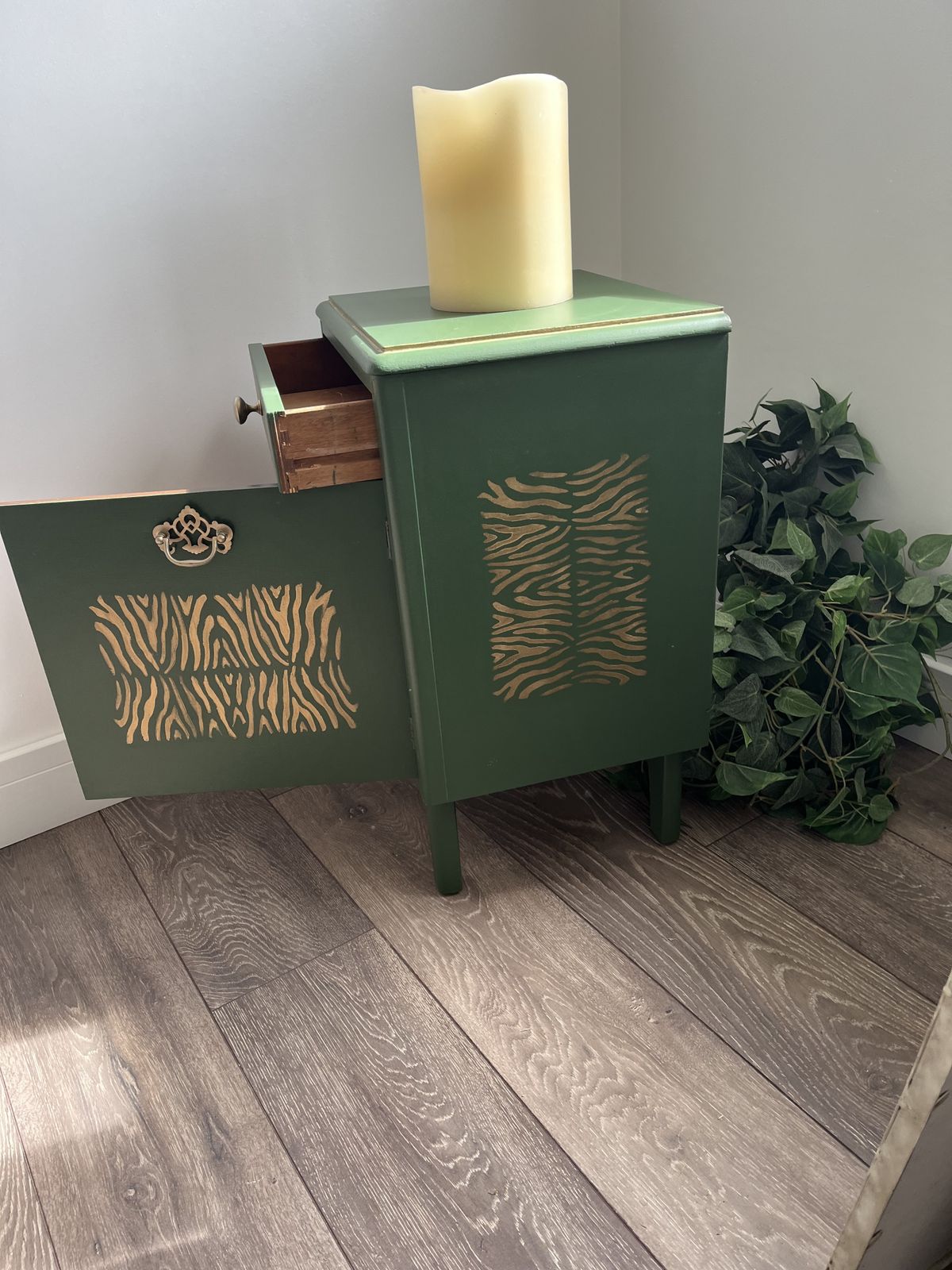 Green Vintage Style Night Stand / Potty Cabinet photo 80.0