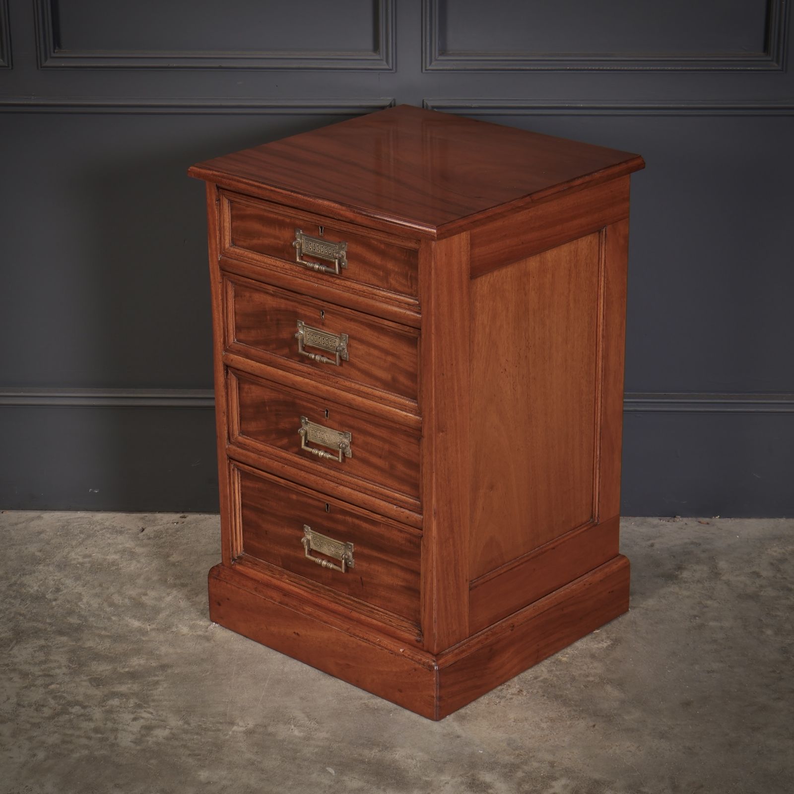 1625.0 Large Pair Of Victorian Mahogany Bedside Chests photo