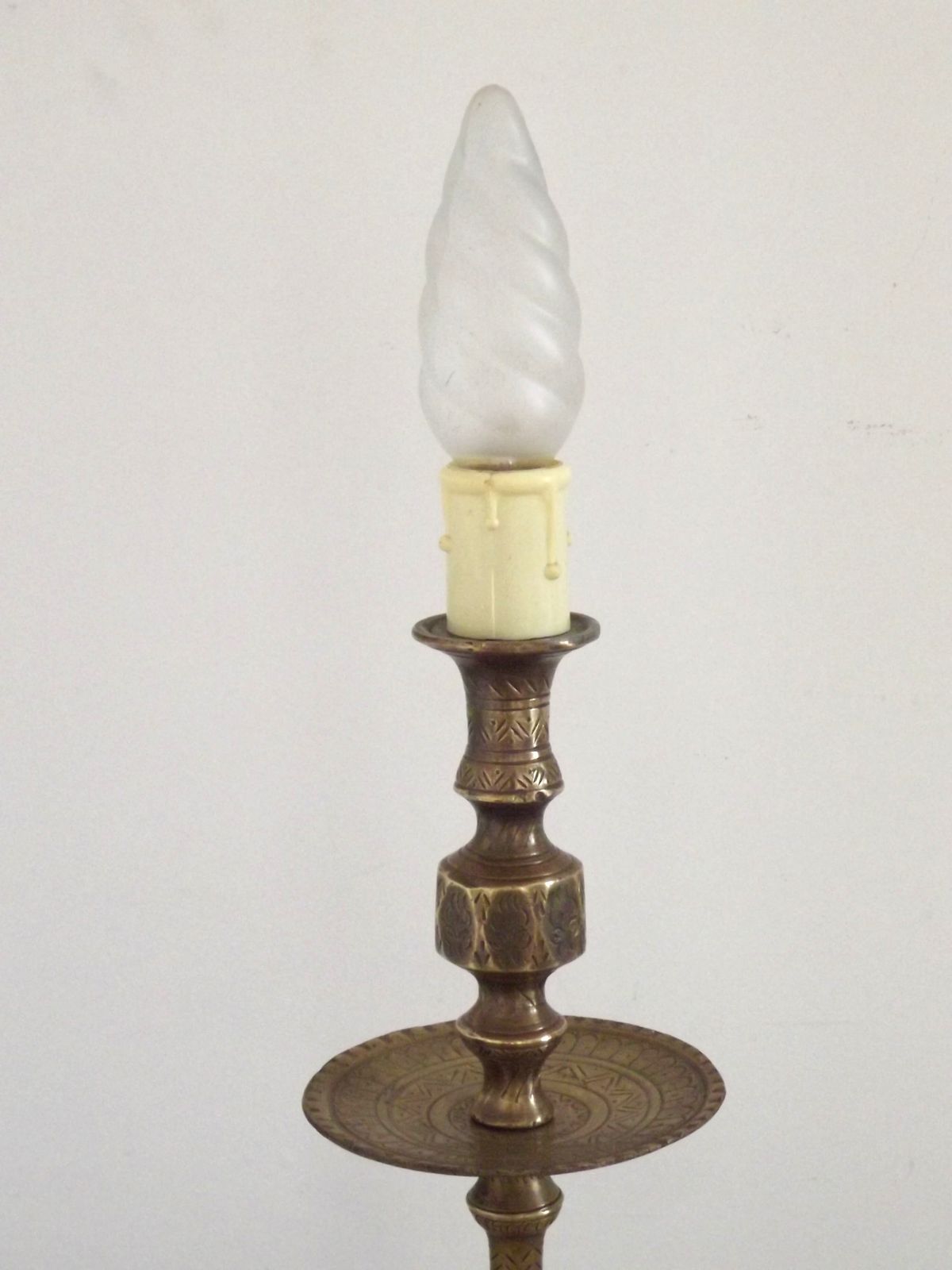 Grand bougeoir marocain en laiton électrifié, milieu du XXe siècle photo furniture