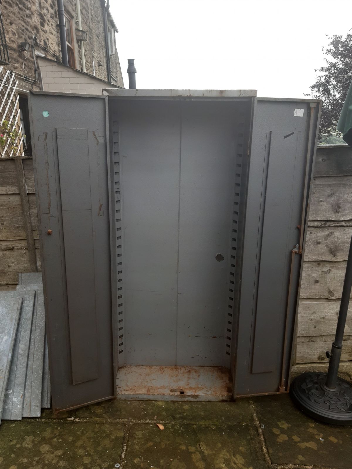 Heavy Duty Industrial Steel Workshop Cabinet photo for sale