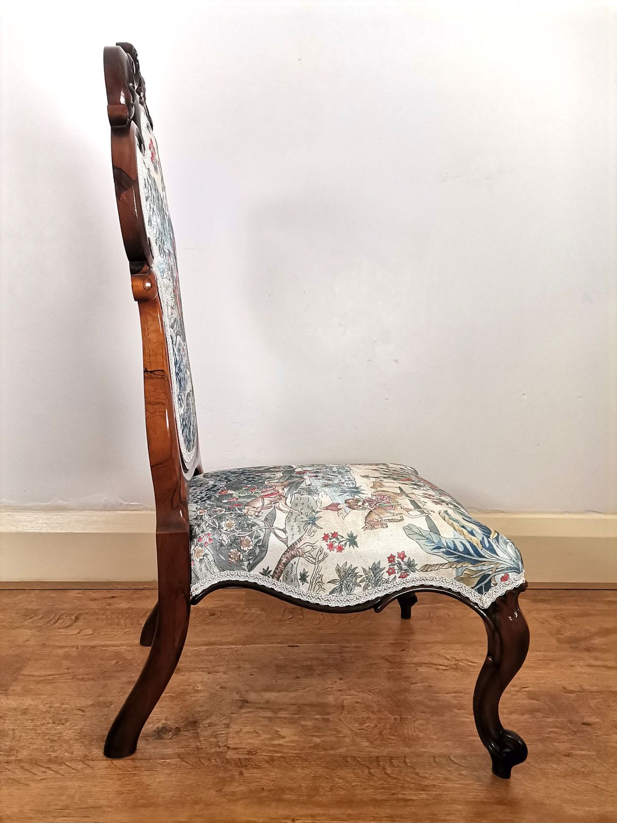 Victorian Carved Rosewood Nursing Chair / Ladies Chair photo vinterior